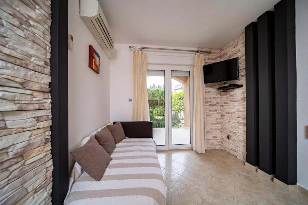 Apartments For Families With Children Lopar, Rab - 20692