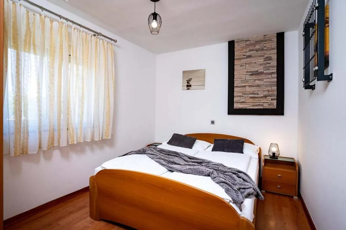 Apartments For Families With Children Lopar, Rab - 20692